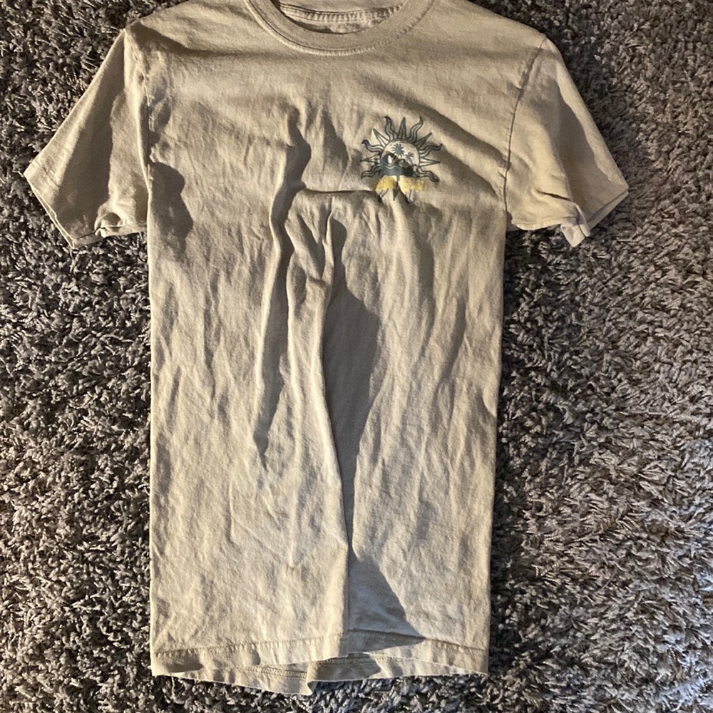 Men’s small graphic tee